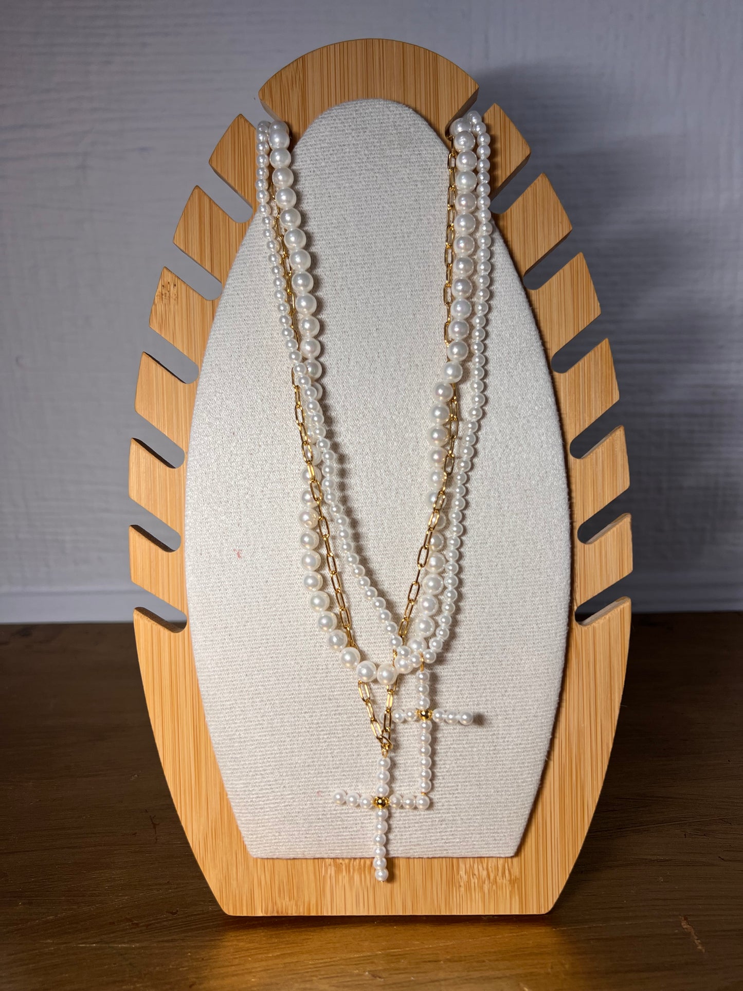 Collar con colgante cruz de perlas de 3mm– elegante y simbólico