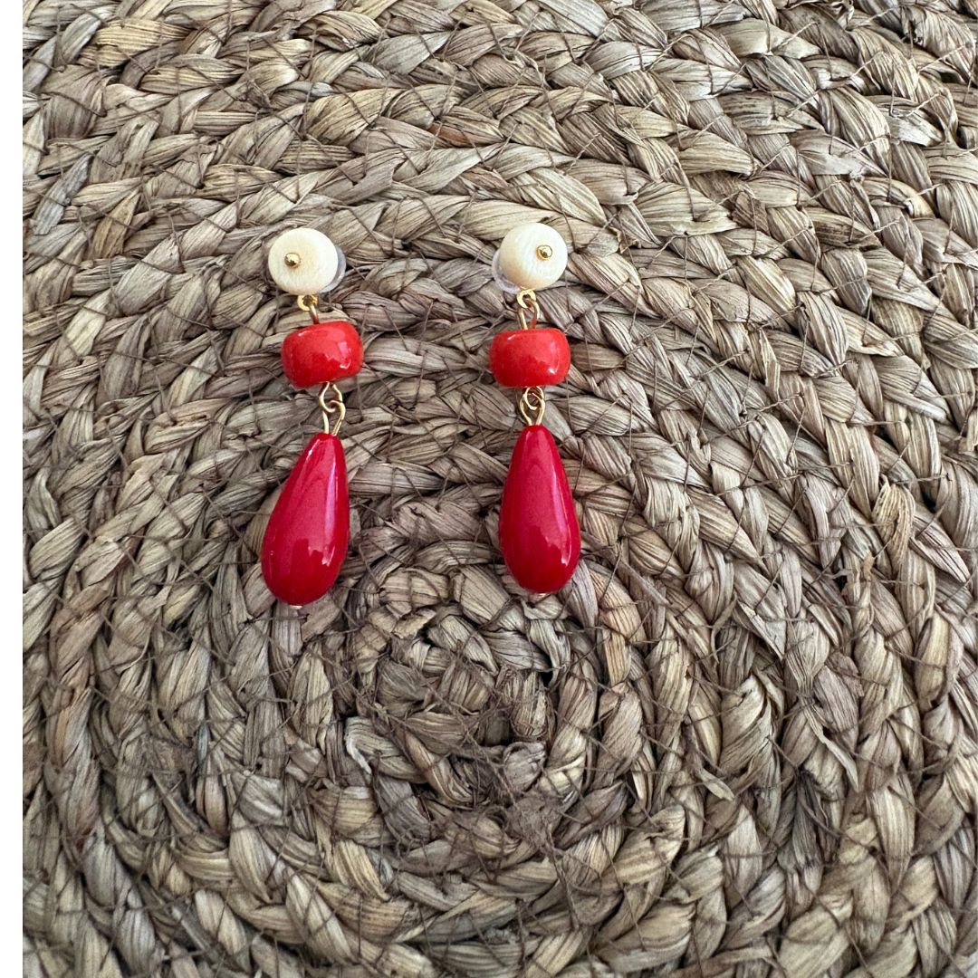 Pendientes lágrima rojos con detalle marfil