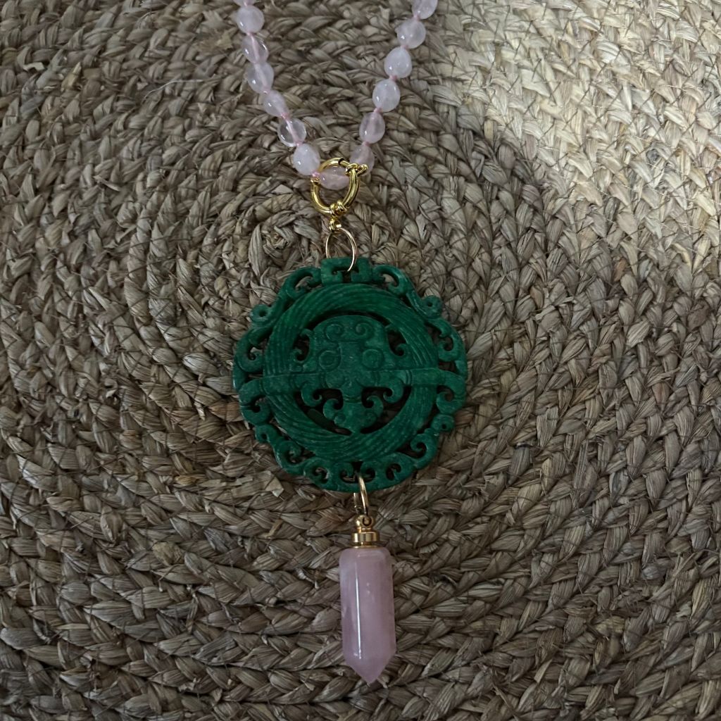 Collar de Cuentas Circulares Translúcidas Tono Rosado- Estilo Minimalista