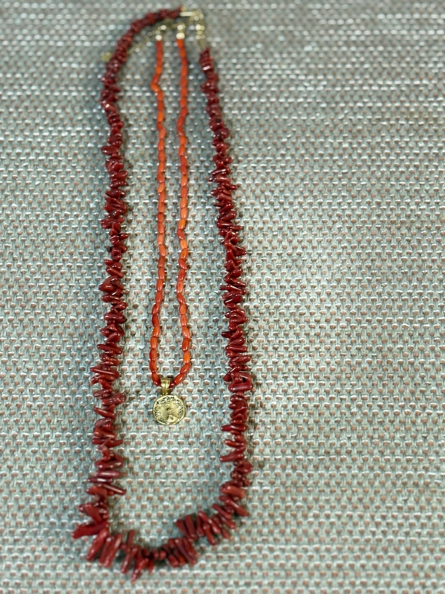 Gargantilla de cuentas irregulares de coral rojo natural – Estilo artesanal