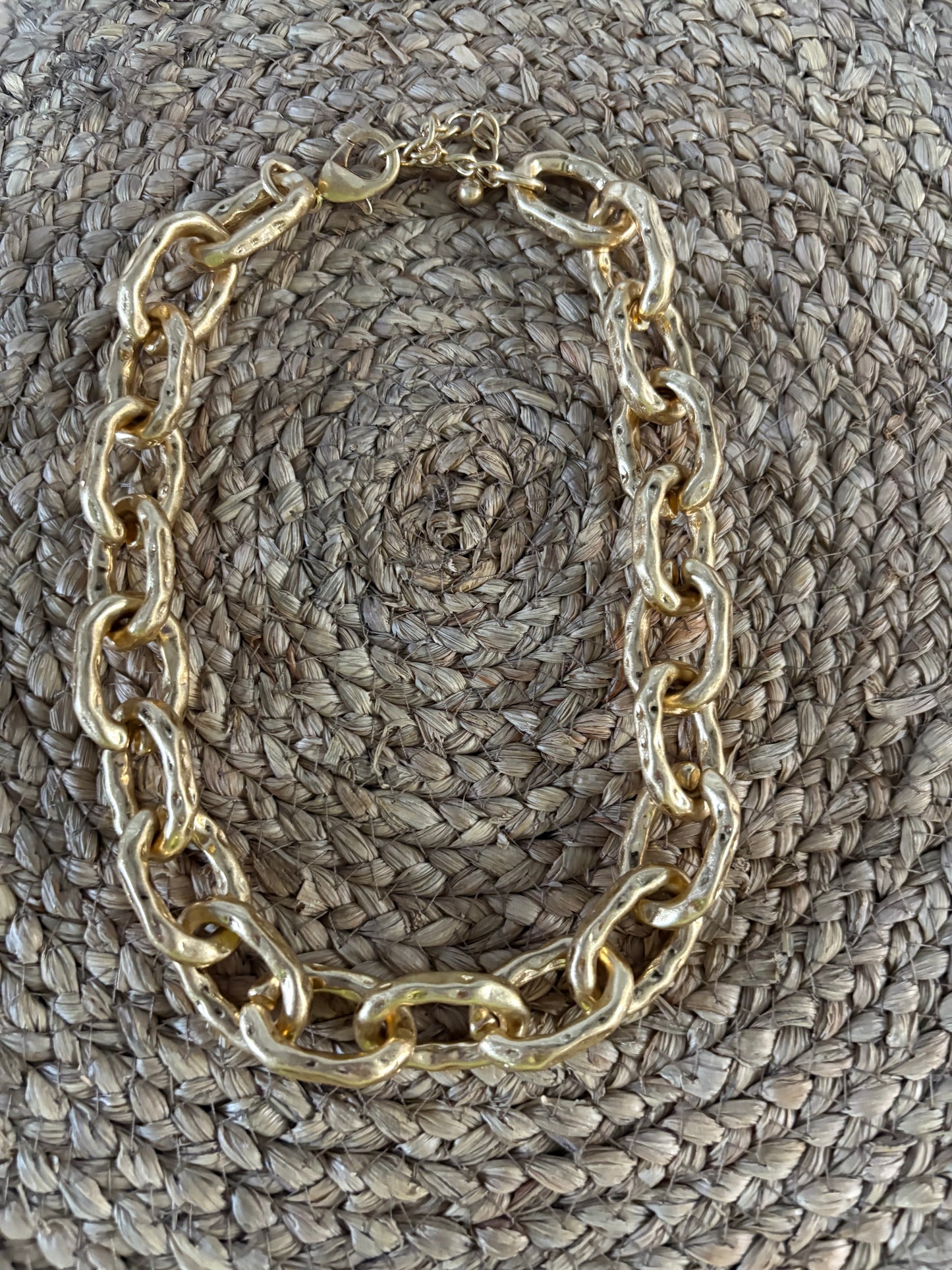 Collar Cadena Dorada Maxi – Acabado Pulido, Estilo Elegante y Atemporal