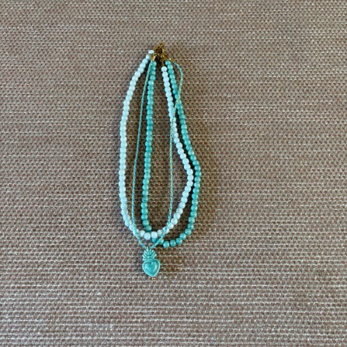 Collar de bolas celestes pequeñas – Diseño delicado