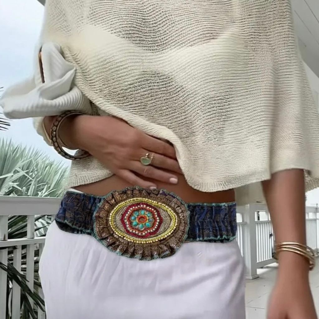 Cinturón tipo étnico con tejido estampado y bordado con abalorios
