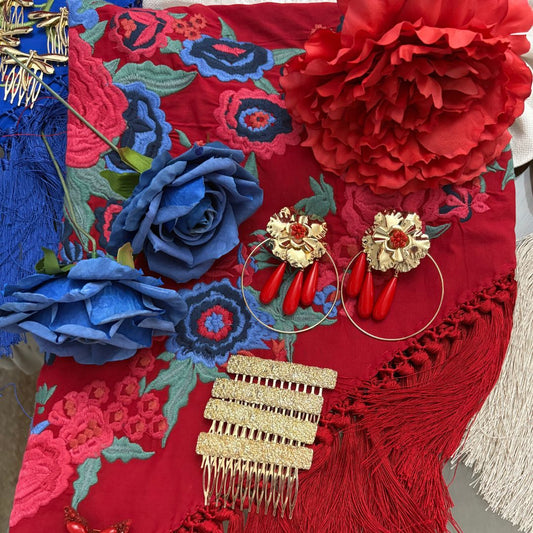 Mantón de Flamenca Rojo con Bordados Florales y Enrejado de Cantillana
