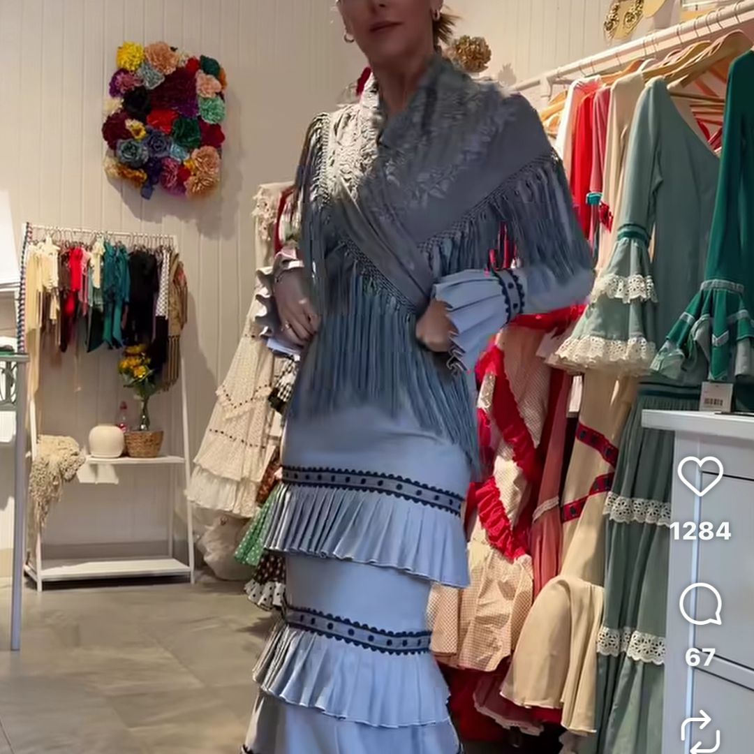 Mantoncillo de Flamenca Gris Perla con Enrejado Artesanal de Cantillana