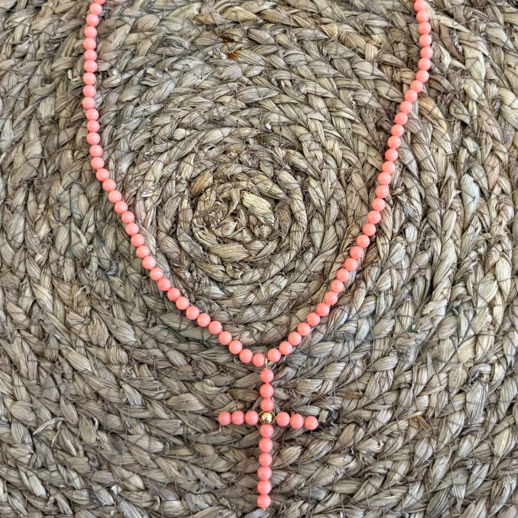 Collar de Cuentas Color Coral con Colgante de Cruz Artesanal | Estilo Boho Religioso