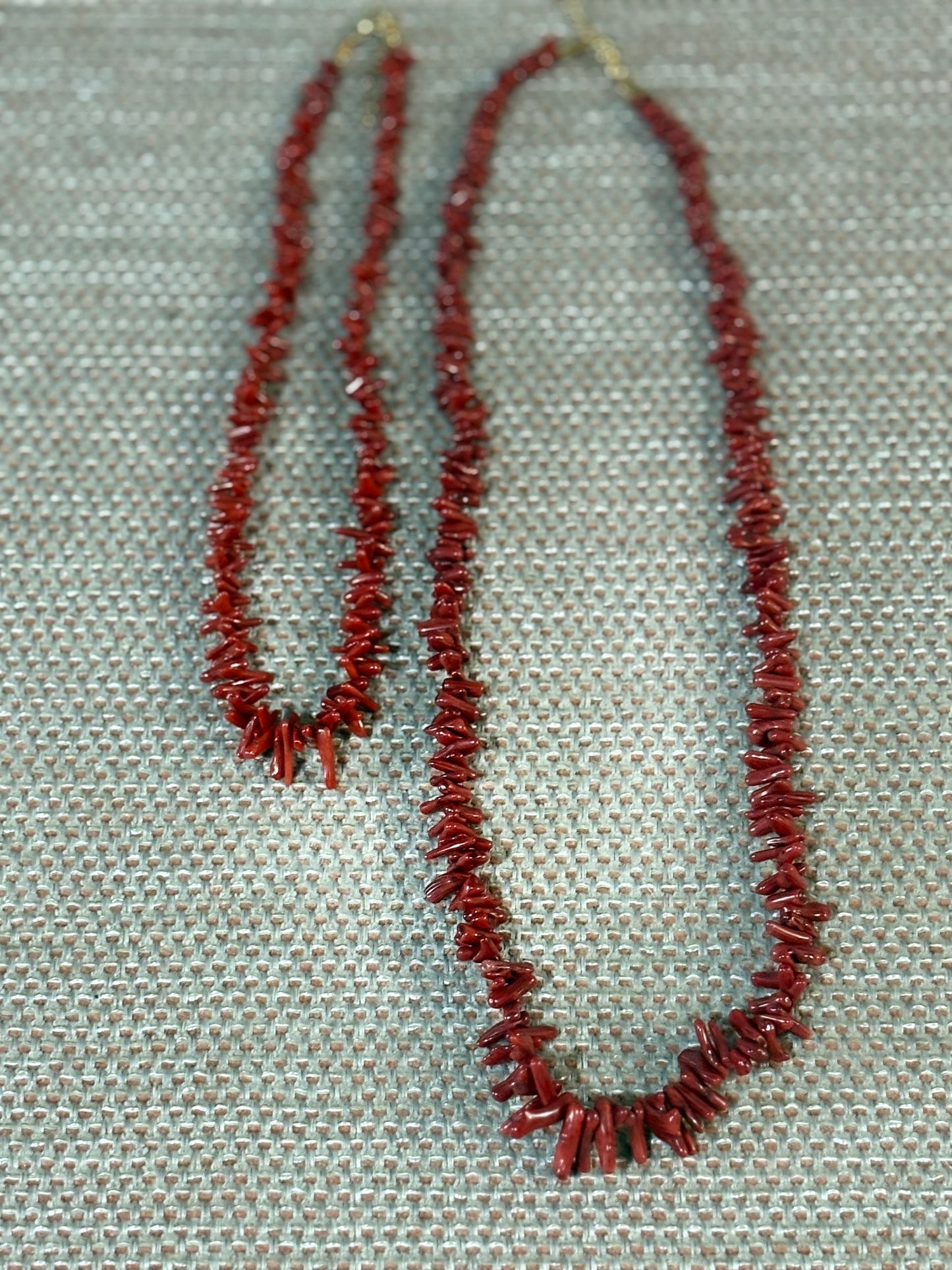 Gargantilla de cuentas irregulares de coral rojo natural – Estilo artesanal