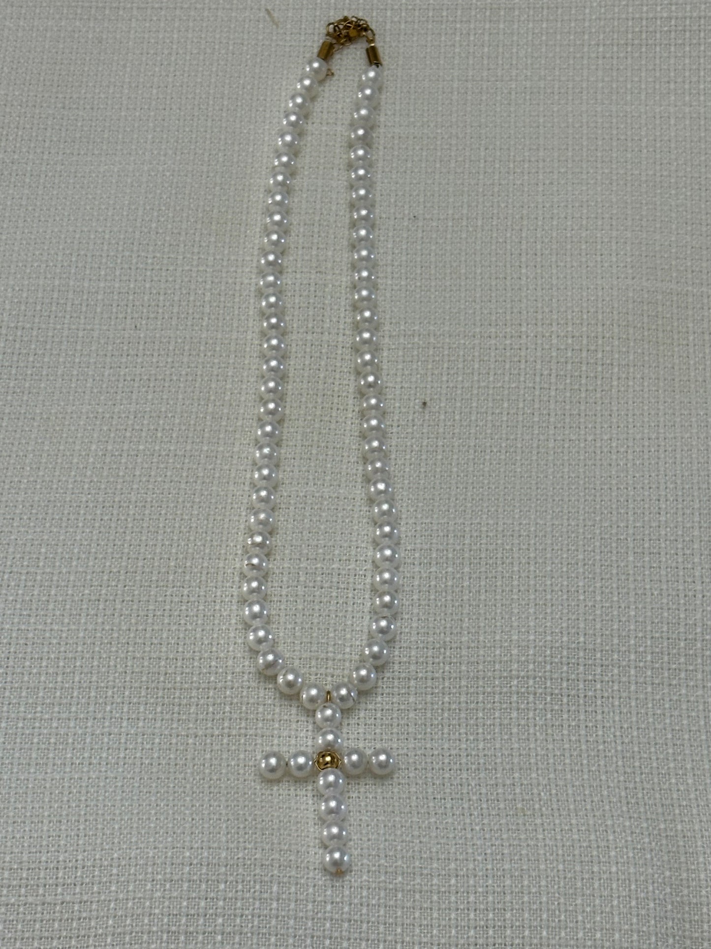 Collar de perlas de 6 mm con colgante cruz perla blanca