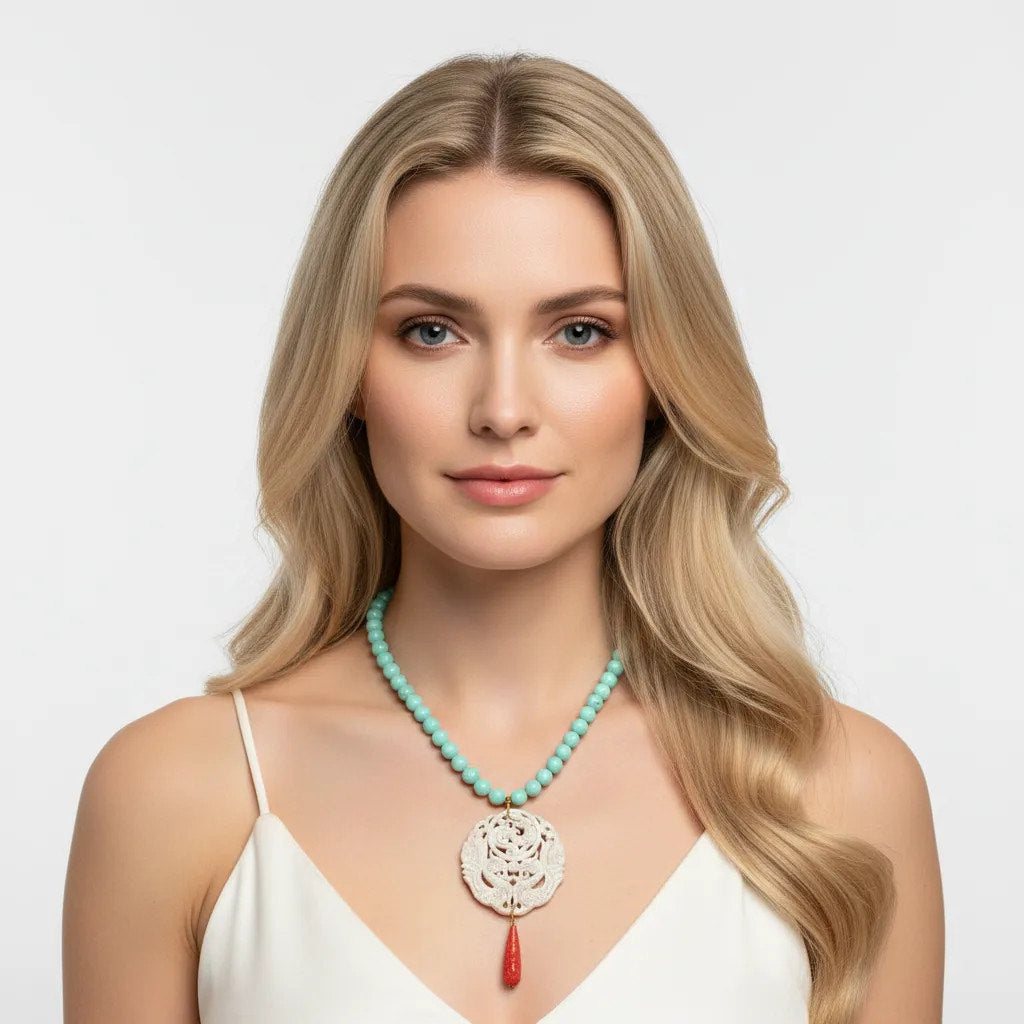 Collar Turquesa con Colgante Tallado y Gota Coral