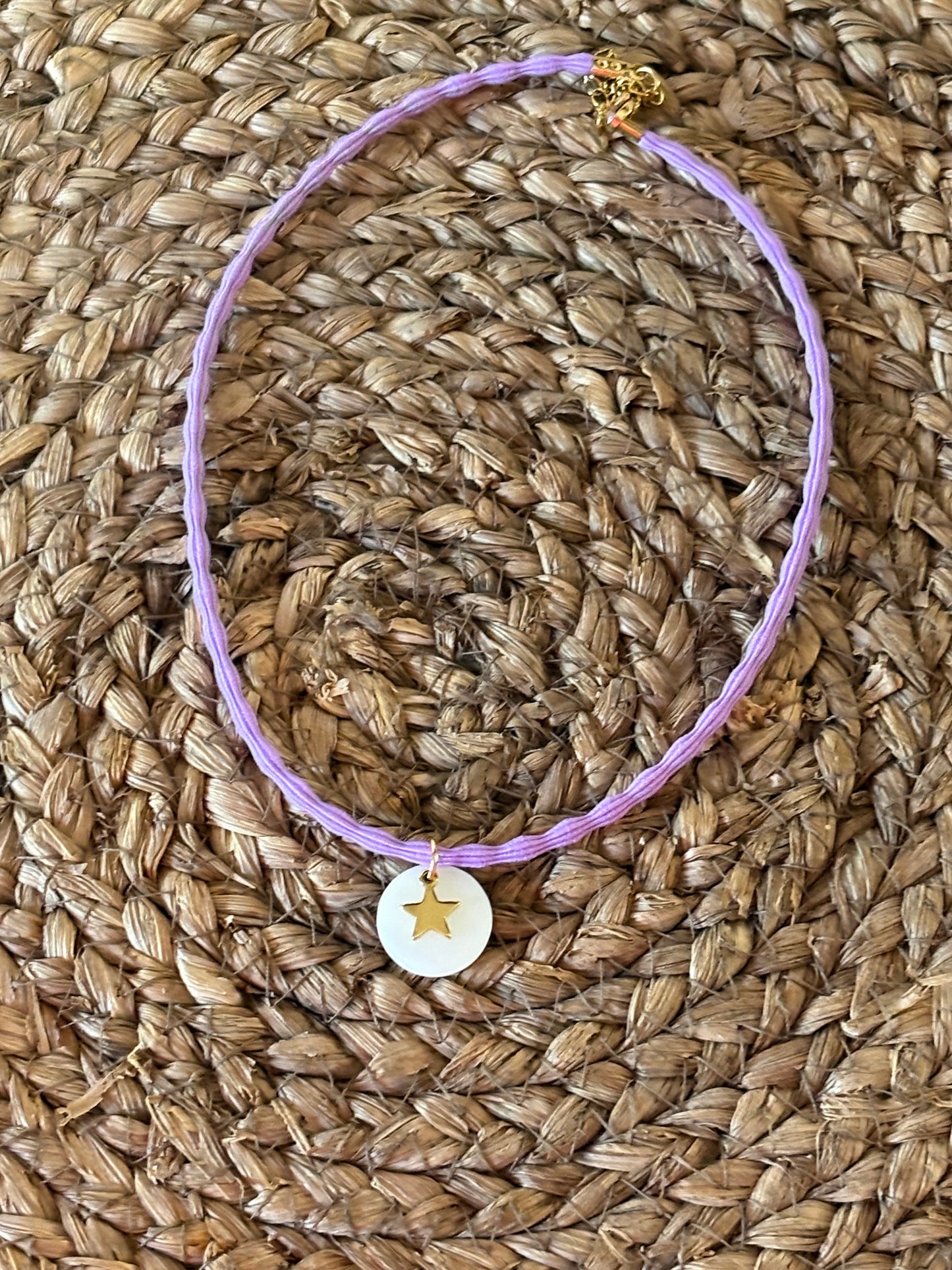 Collar Trenzado con Medalla Nácar y Estrella Dorada