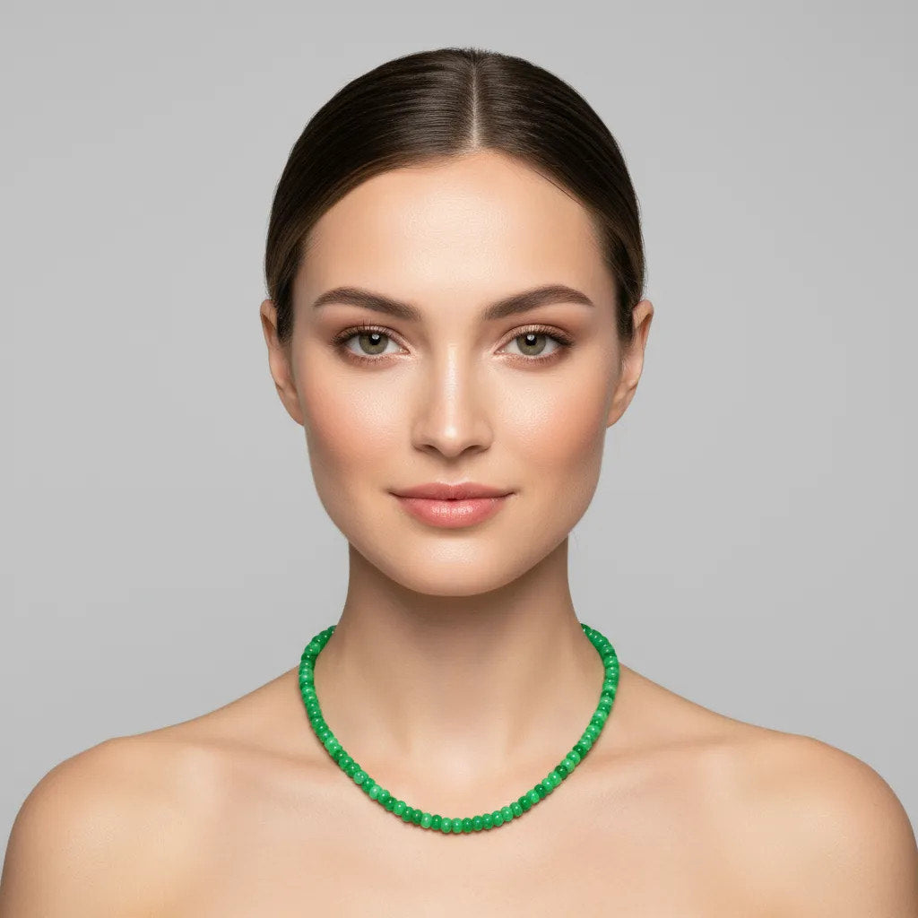 Collar Fino de Cuentas Pequeñas en Verde Jade · Minimalista