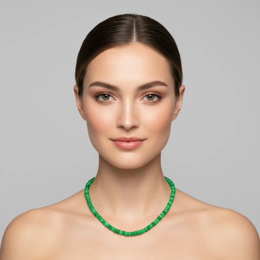 Collar Fino de Cuentas Pequeñas en Verde Jade · Minimalista
