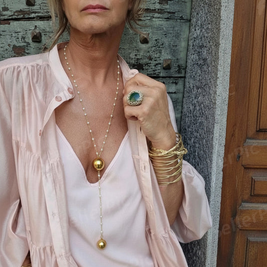 Collar Largo Y-Lariat Perlas y Bolas Doradas | Joyería Elegante Fina