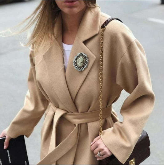 Broche camafeo clásico con perlas