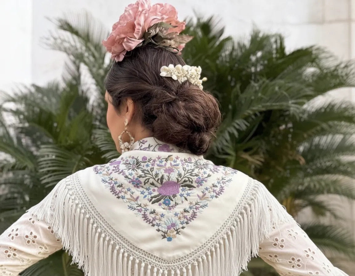 Mantón de Flamenca Bordado en Tonos Malva y Azul - Artesanía de Cantillana