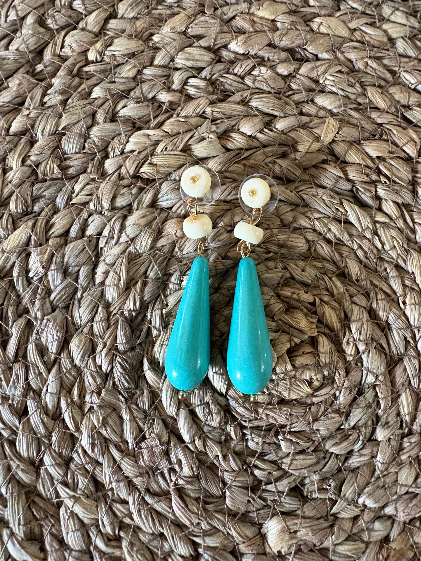 Pendientes Vintage de Marfil y Lágrima Azul Turquesa