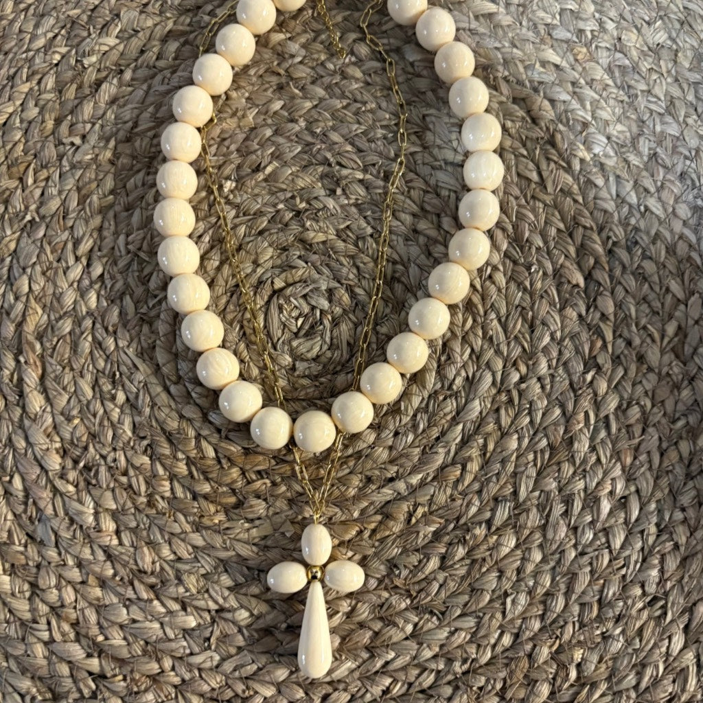Collar Cadena de Eslabones con Cruz de Resina Marfil