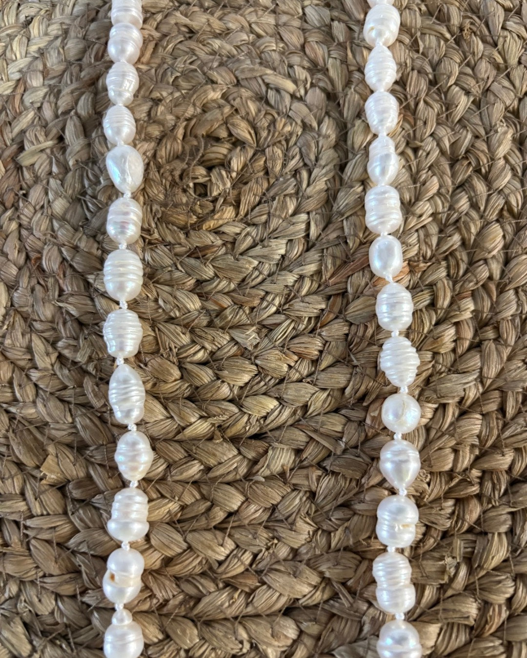 Collar Largo de Perlas de Río Naturales (Estilo Barroco) - Blanco y Negro