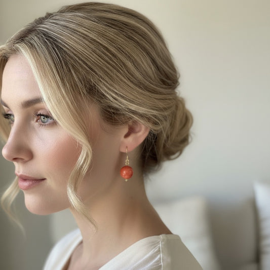 Pendiente de acero inoxidable con cuenta de coral natural – diseño elegante