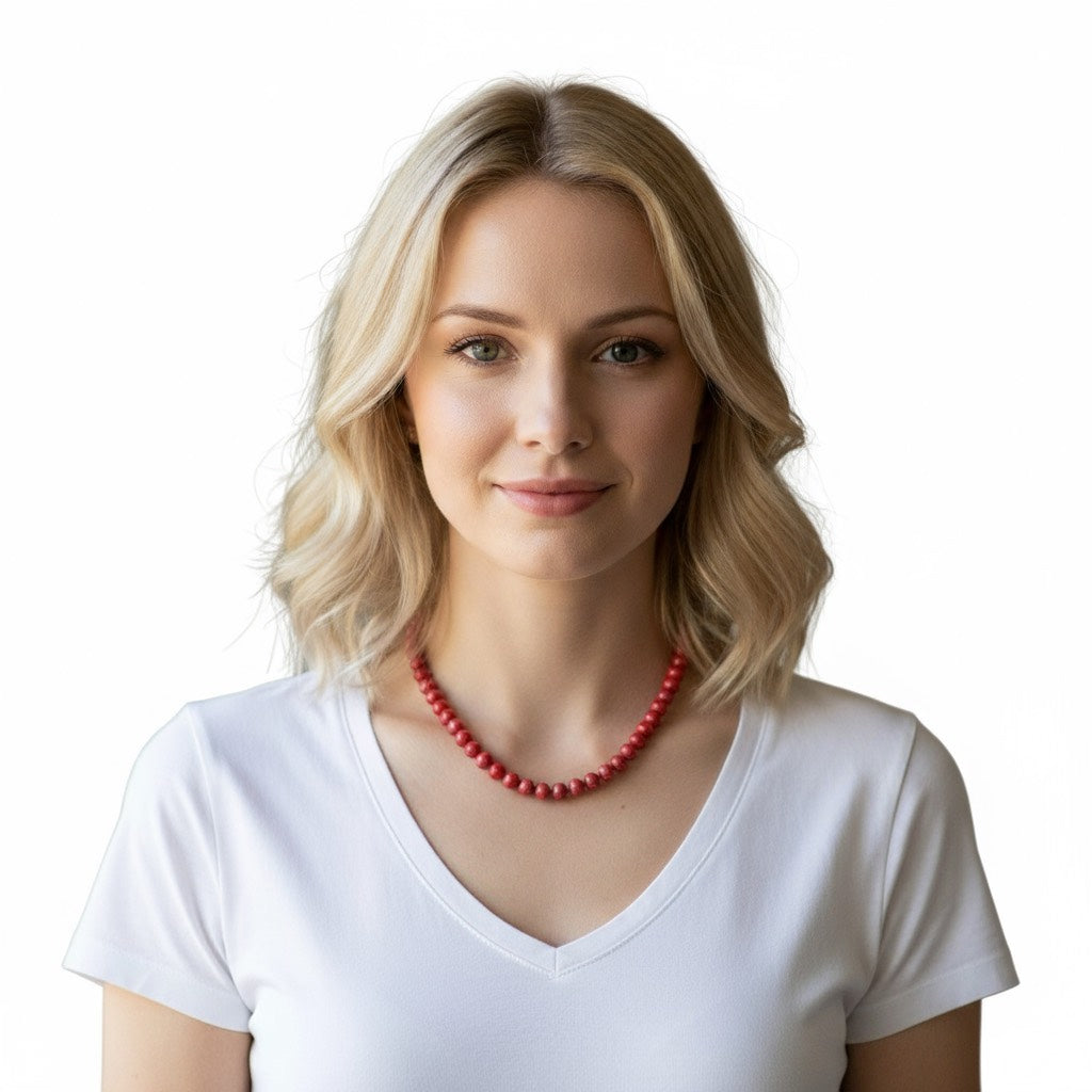 Gargantilla de bolas medianas de resina color burdeos – toque sofisticado